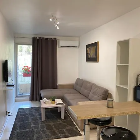Apartment Proche De La *